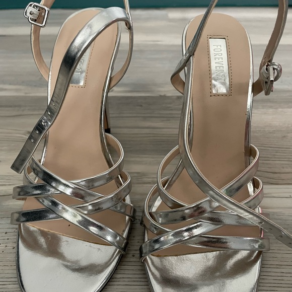 Silver strappy heels NEVER WORN - Picture 3 of 3